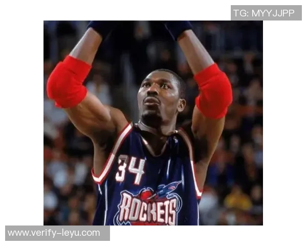 奥拉朱旺在足球领域的传奇故事与影响力探讨