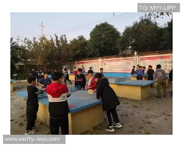 昨天我在阳光下踢足球的快乐时光与队友们的欢声笑语